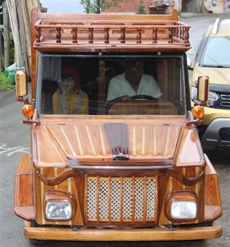 Rizeli mobilya ustası ahşap kamyonet yaptı 11