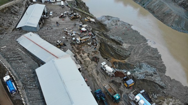 Selin vurduğu şantiyede çok sayıda araç hasar gördü 2
