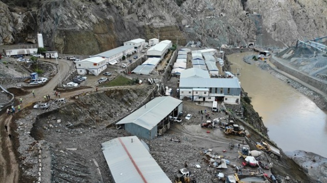Selin vurduğu şantiyede çok sayıda araç hasar gördü 11