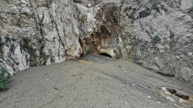 Selin vurduğu şantiyede çok sayıda araç hasar gördü 4