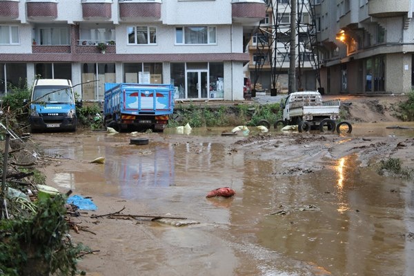 Rize’de selin hasarı, gün ağarınca ortaya çıktı 11