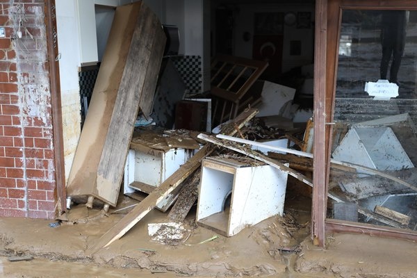 Rize’de selin hasarı, gün ağarınca ortaya çıktı 13