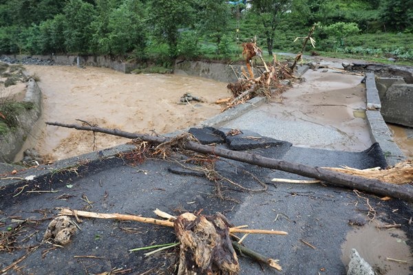 Rize’de selin hasarı, gün ağarınca ortaya çıktı 15