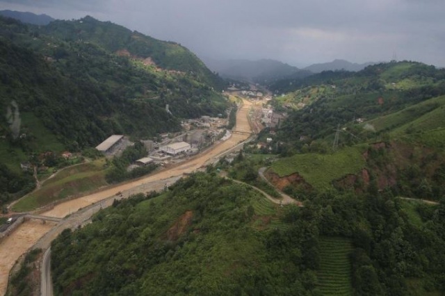 Herşey gitti geriye çamur kaldı 4