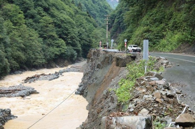 Herşey gitti geriye çamur kaldı 15