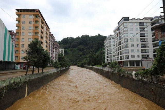 Herşey gitti geriye çamur kaldı 18