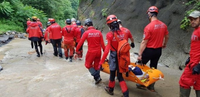 Herşey gitti geriye çamur kaldı 3