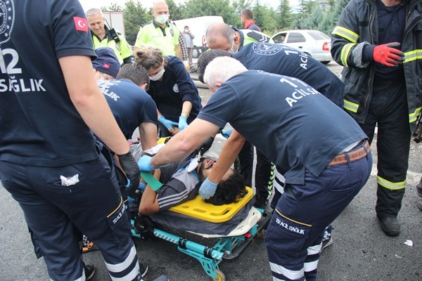 Balık yüklü tır devrildi! İlk müdahaleyi Trabzon'a gelen ekip yaptı 8
