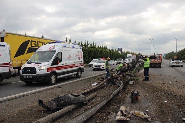 Balık yüklü tır devrildi! İlk müdahaleyi Trabzon'a gelen ekip yaptı 4