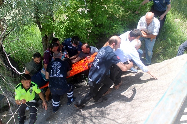 Bayburt'ta cip nehre uçtu: 6 yaralı 6