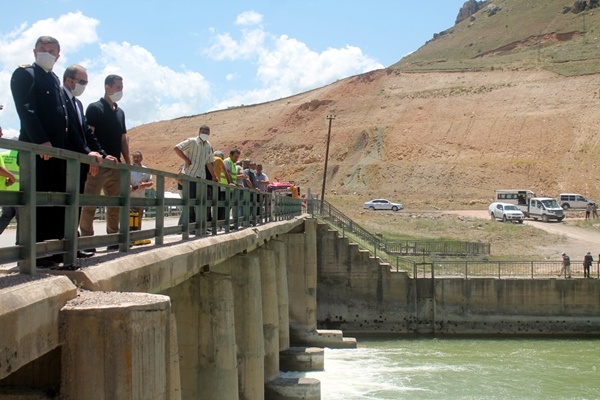 Bayburt'ta cip nehre uçtu: 6 yaralı 4