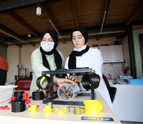 Trabzon'da öğrencilerden su altında giden robot 15