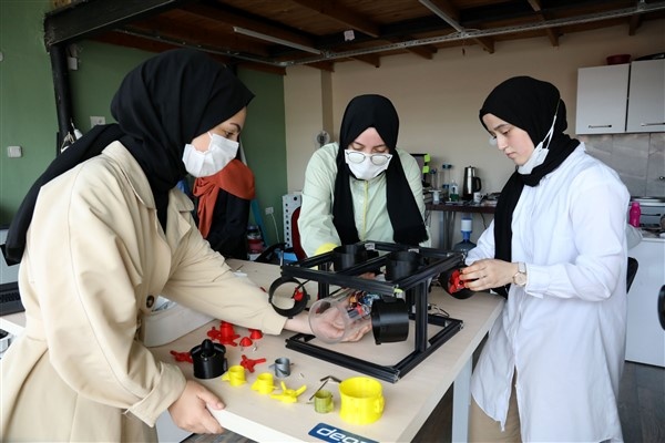 Trabzon'da öğrencilerden su altında giden robot 12