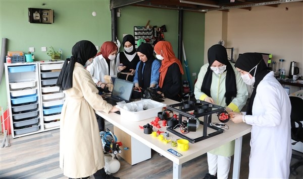 Trabzon'da öğrencilerden su altında giden robot 9