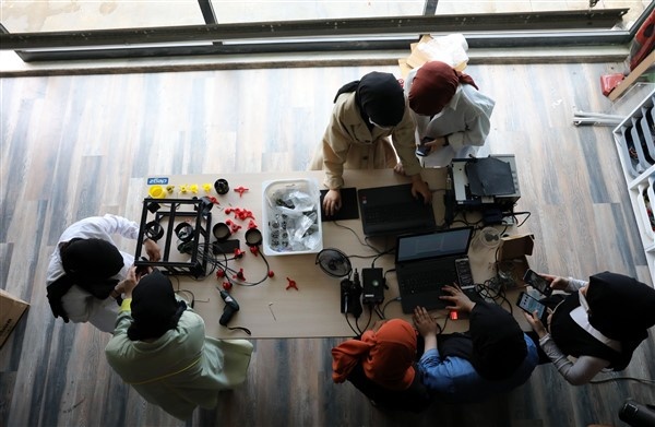 Trabzon'da öğrencilerden su altında giden robot 14