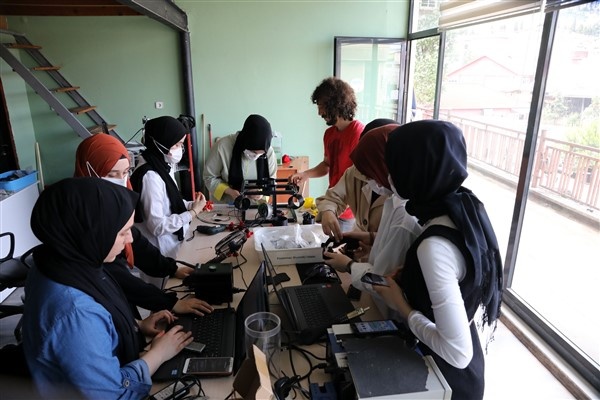 Trabzon'da öğrencilerden su altında giden robot 11