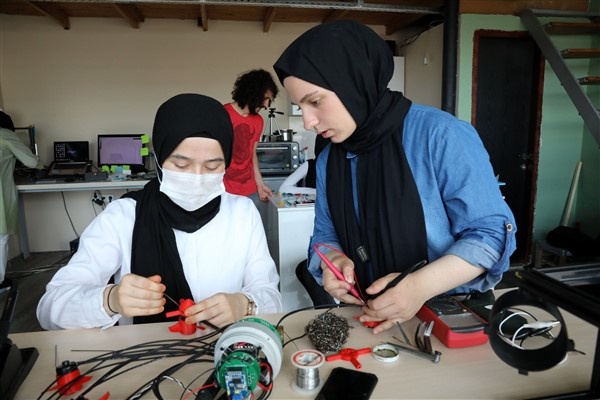 Trabzon'da öğrencilerden su altında giden robot 6