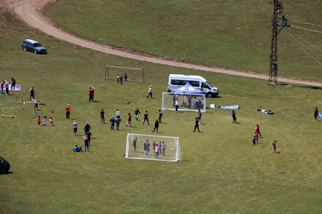 Gümüşhane'de yayla çocukları spora doydu 13