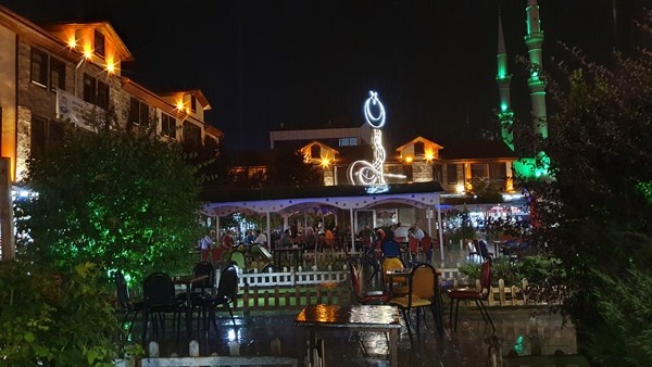 Gümüşhane’de şimşekler geceyi gündüze çevirdi 4