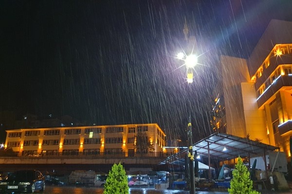 Gümüşhane’de şimşekler geceyi gündüze çevirdi 10