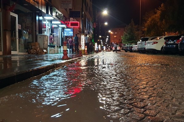 Gümüşhane’de şimşekler geceyi gündüze çevirdi 11