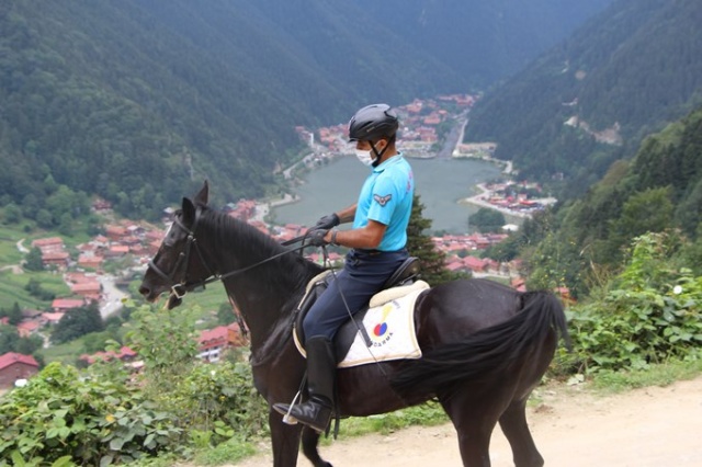 Uzungöl’de onları gören şaşırıyor 4