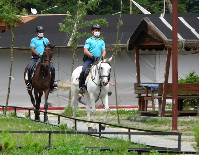 Uzungöl’de onları gören şaşırıyor 18