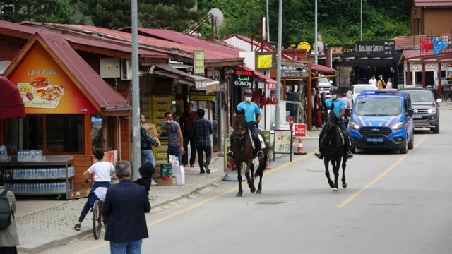 Uzungöl’de onları gören şaşırıyor 22