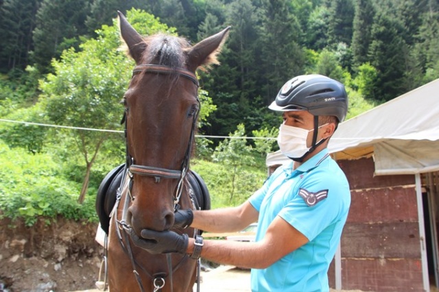 Uzungöl’de onları gören şaşırıyor 14