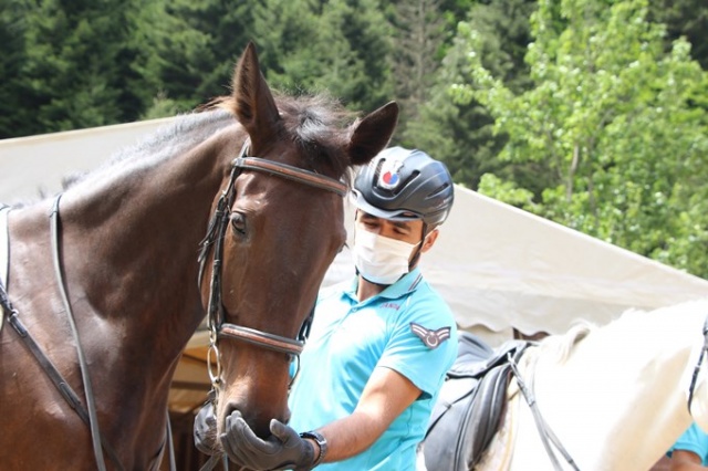 Uzungöl’de onları gören şaşırıyor 7