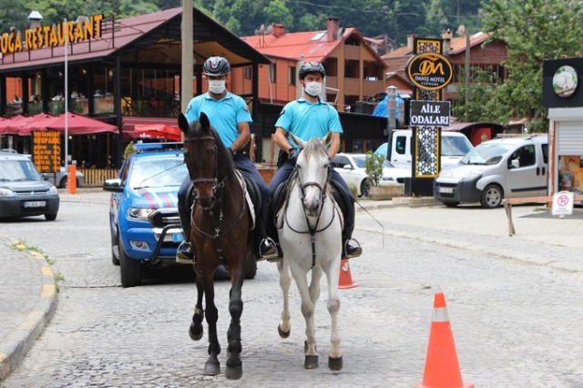 Uzungöl’de onları gören şaşırıyor 16