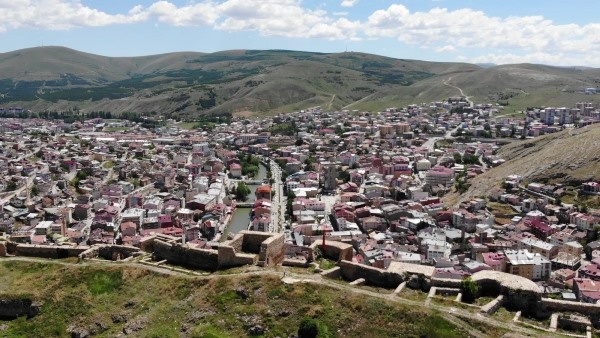 Bayburt Kalesi'nde tarihi kalıntı ve eserlere ulaşıldı 9