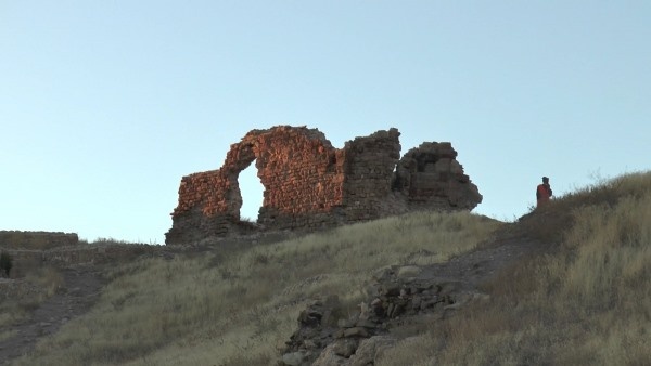 Bayburt Kalesi'nde tarihi kalıntı ve eserlere ulaşıldı 4