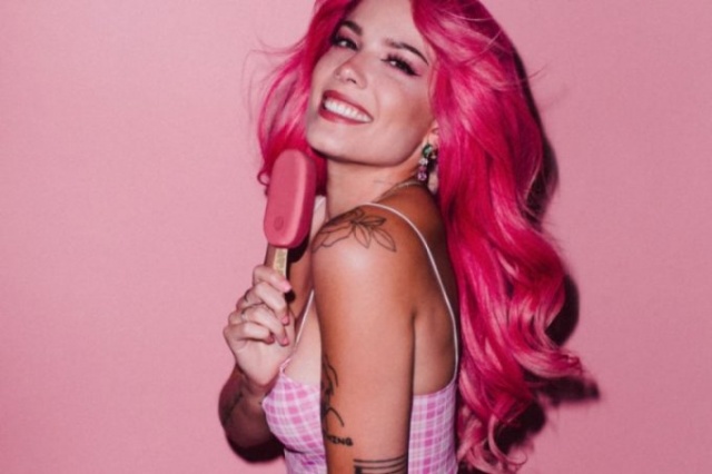 Ünlü şarkıcı Halsey Türkçe öğreniyor 6