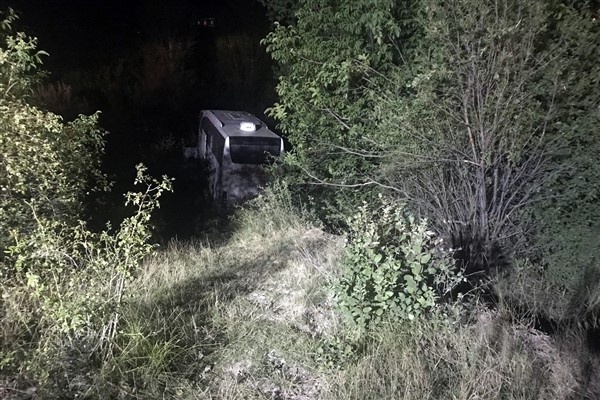 Gümüşhane'de yolcu otobüsü kaza yaptı ölü ve yaralılar var. Foto Haber. 10
