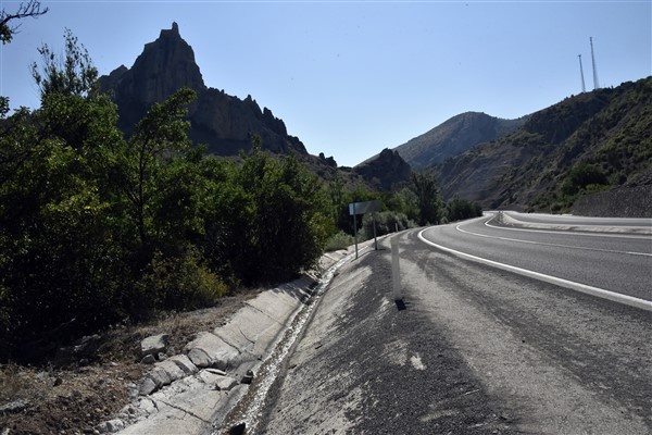 Gümüşhane'de yolcu otobüsü kaza yaptı ölü ve yaralılar var. Foto Haber. 3