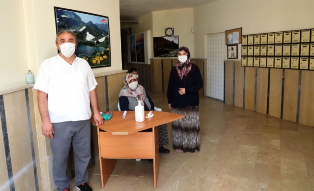 Apartman yöneticisi binayı karantinaya aldı 5