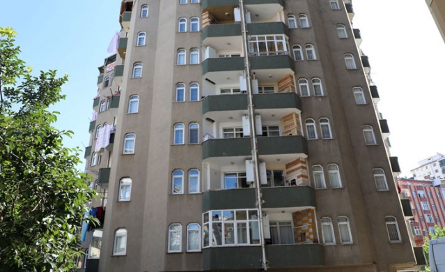 Apartman yöneticisi binayı karantinaya aldı 9
