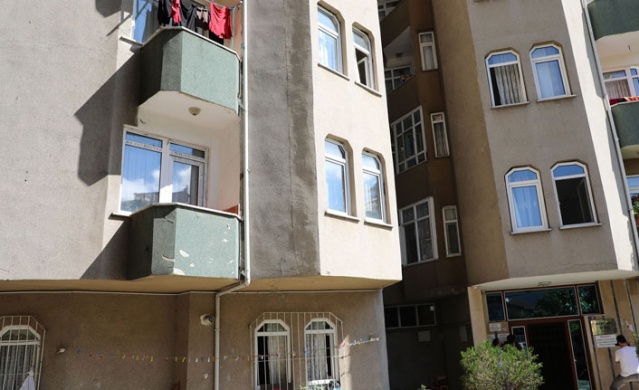 Apartman yöneticisi binayı karantinaya aldı 7