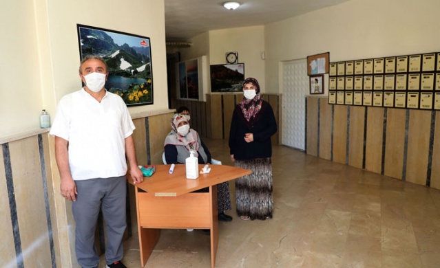 Apartman yöneticisi binayı karantinaya aldı 2