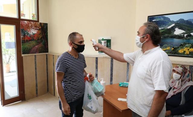 Apartman yöneticisi binayı karantinaya aldı 6