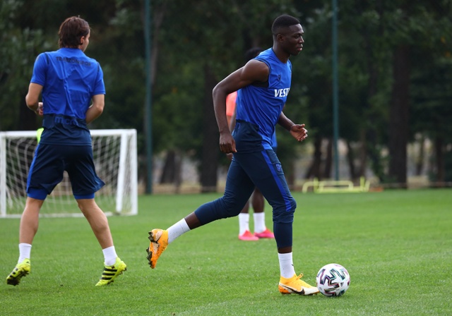 Trabzonspor günün ilk antrenmanını tamamladı 5