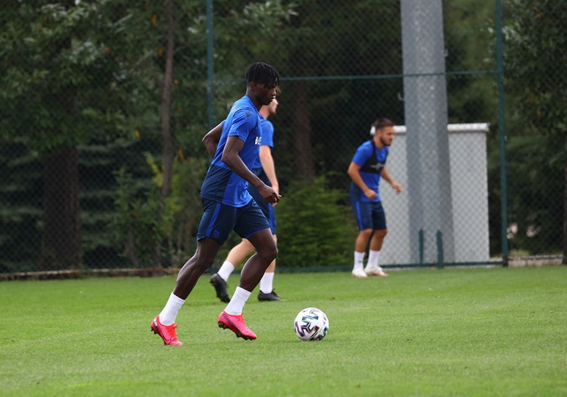 Trabzonspor günün ilk antrenmanını tamamladı 6