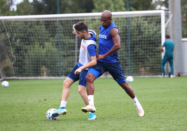 Trabzonspor günün ilk antrenmanını tamamladı 8