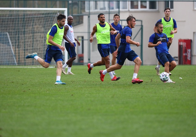 Trabzonspor günün ilk antrenmanını tamamladı 12