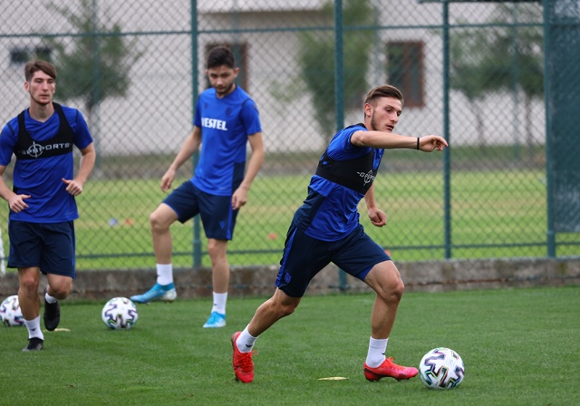 Trabzonspor günün ilk antrenmanını tamamladı 10