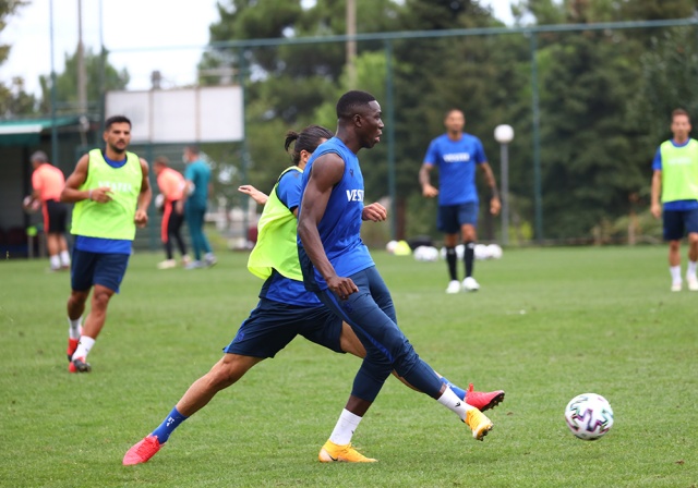 Trabzonspor günün ilk antrenmanını tamamladı 9