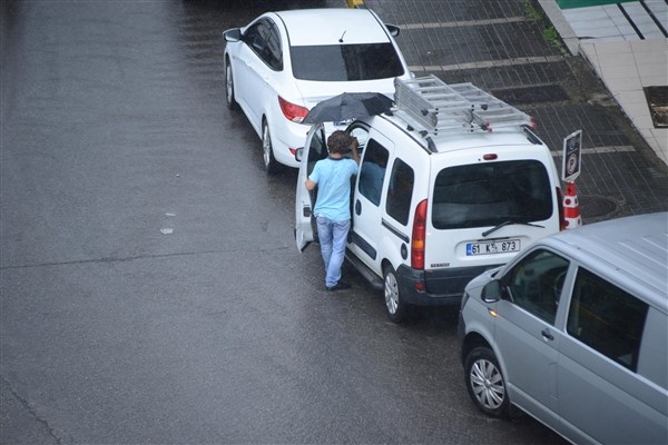 Trabzon'dan yağmur manzaraları! Poşetli önlem 4