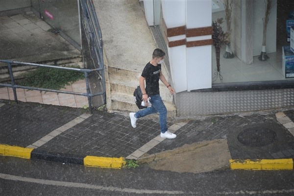 Trabzon'dan yağmur manzaraları! Poşetli önlem 8