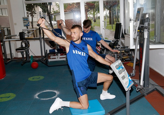 Trabzonspor Eddie Newton yönetiminde kuvvet depoladı 10